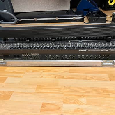 Mackie 32.8 + 32 Channel + Meterbridge 8 Channel mixing console + case 1990 image 8