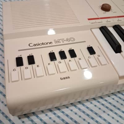 Casio MT-40 Casiotone 37-Key Synthesizer 1981 - 1982 - White image 3