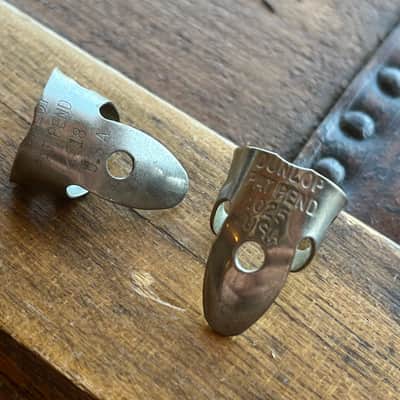 (17956) Dunlop Vintage Collectible Patent Pending .025 Metal Finger Picks image 2