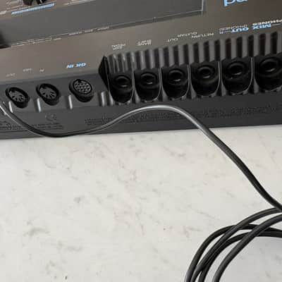 Roland GR-30 Guitar Synthesizer 1996 - 2000 - Black image 6