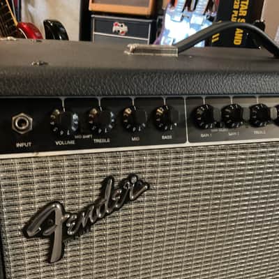 FENDER PERFORMER 1000 GUITAR AMP image 2