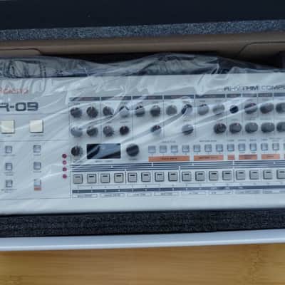 Roland TR-09 Rhythm Composer 2017 - Present - White