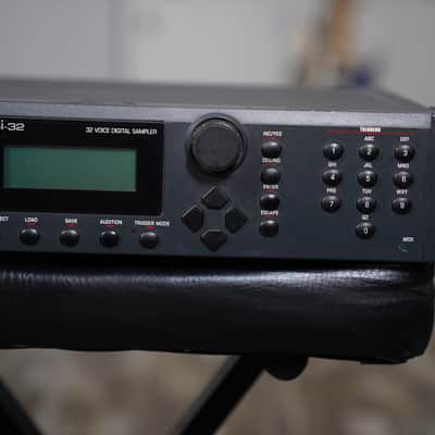E-MU Systems ESI-32 Rackmount 32-Voice Sampler Workstation 1994 - Black image 3
