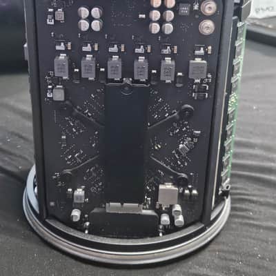 Apple Mac Pro 2013 - Black image 8