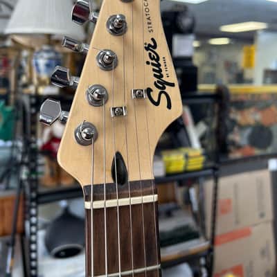 Squier FSR Bullet Stratocaster HT SSS 2020 - Sea Foam Green image 2