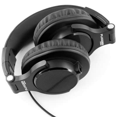 Closed dynamic headphones image 3