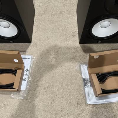 Yamaha HS8 Powered Studio Monitor (Pair) 2015 - Present - Black image 5