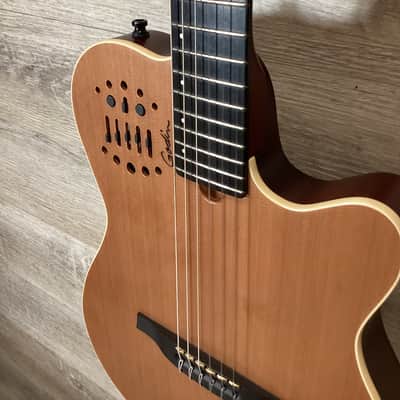 Godin ACS Cedar Natural SG w/Bag - demo image 3