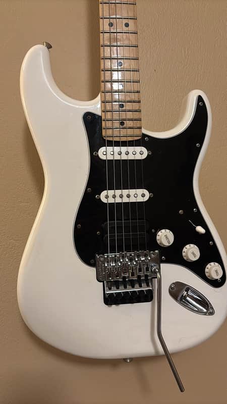 ギター Fender Mexico Stratocaster FloydRose HSS Electric Guitar Fender Mexico Standard Stratocaster HSS with Floyd