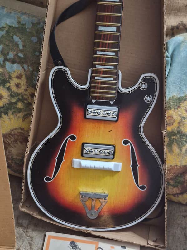 Sears Deluxe 60 s 70s - Sunburst Collectable 3/4 Size Guitar image 1