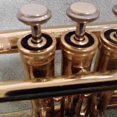 Holton C-602 Collegiate 1971 - laquered brass image 7