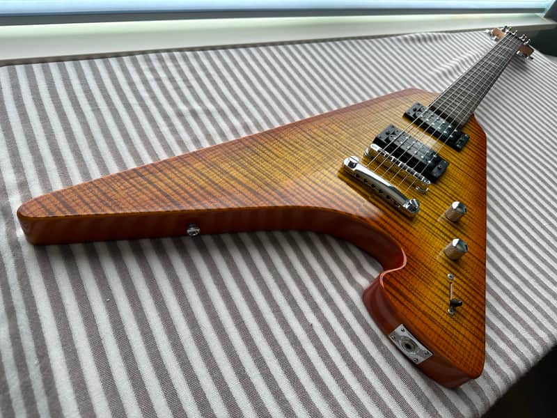Washburn Lyon LPT80SB Flying V Jackknife Limited Edition guitar