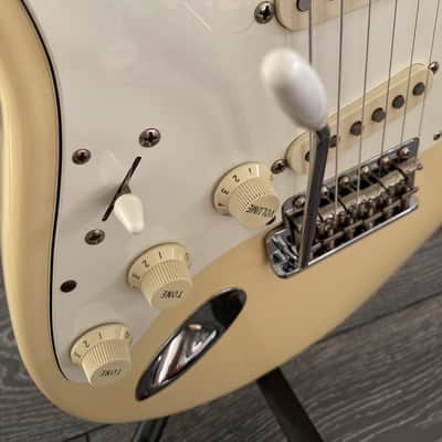 1997 Fender Jimi Hendrix Artist Series Tribute Stratocaster Olympic White image 8