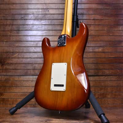 Fender American Professional II Stratocaster®, Maple Fingerboard, Sienna Sunburst image 3