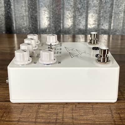 JHS Pedals Flight Delay Reverse Analog Digital with Chorus & Vibrato Guitar Effect Pedal White image 6