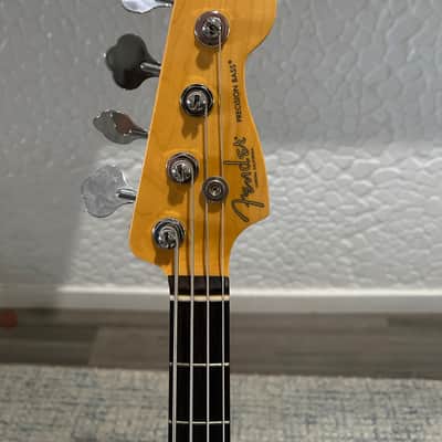 Fender American Professional II Precision Bass with Rosewood Fretboard 2020 - Present - 3-Color Sunburst image 2