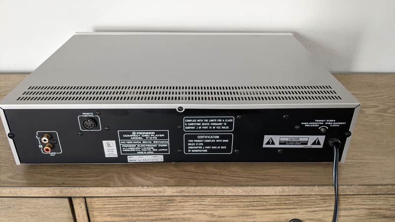 Pioneer P-D70 CD Compact Disc Player / Works / Super Clean / Rare