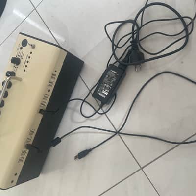 Yamaha THR10 (v1) – Ampli guitare à modélisation + Alimentation d'origine+ câble usb fourni pour connexion PC/Mac occasion image 3