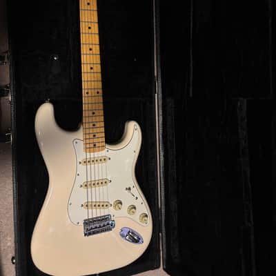Fender JV Modified '60s Stratocaster 2022 - Present Olympic White w/ Hardshell case image 10