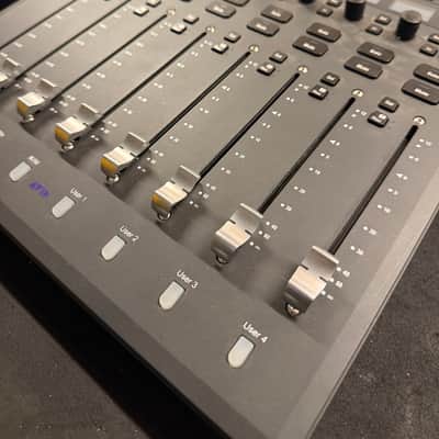 Avid S1 8-Fader EUCON Desktop Pro Tools Control Surface incl. iPad image 3