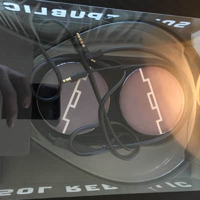 Sol Republic Tracks V8 Black On-Ear Headphones image 2