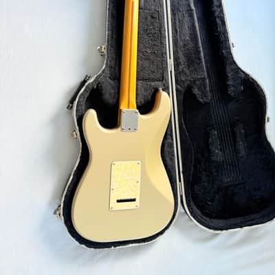 Fender Big Apple Stratocaster with Maple Fretboard 1997 - 2000 - Shoreline Gold image 4