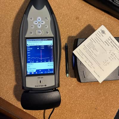 Brüel & Kjær Hand-held Analyzer Type 2250-L + Prepolarized Free-Field ½" Mic Type 4950 + Sound Calibrator Type 4231 image 1