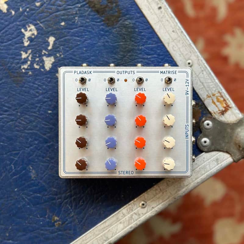 Pladask Elektrisk Stereo Matrise Active 4x4 Mixer image 1