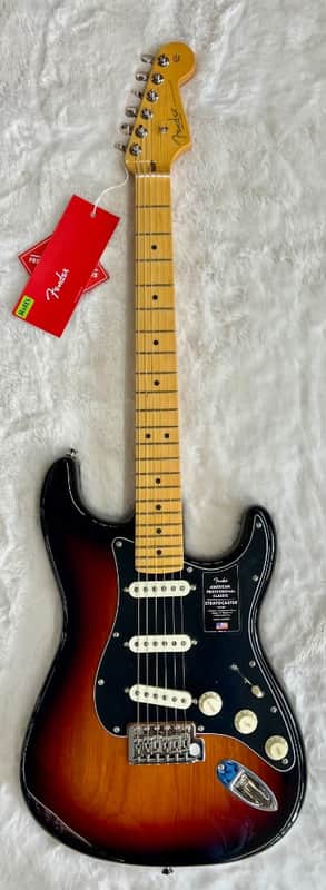 Mint Fender American Professional Classic Stratocaster, 3 color Sunburst with Gig Bag