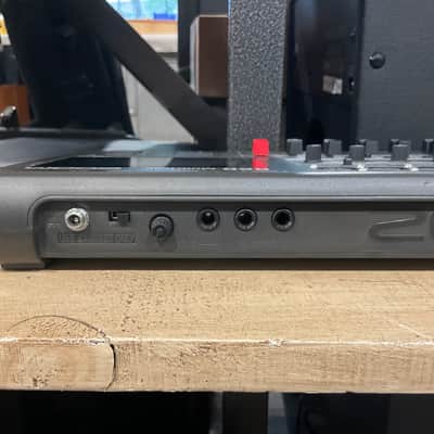Zoom R20 Multitrack Recorder 2021 - Present - Black image 2