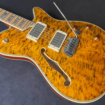 DYNAMIC METROPOLITAIN ST - Super Thin ES Semi-Hollowbody AAA Amber Quilt image 1
