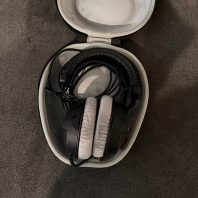 Beyerdynamic DT 770 Pro 80 Ohm - with case image 2