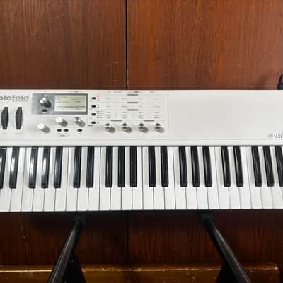 Waldorf Blofeld Keyboard Synthesizer White w/ gig bag