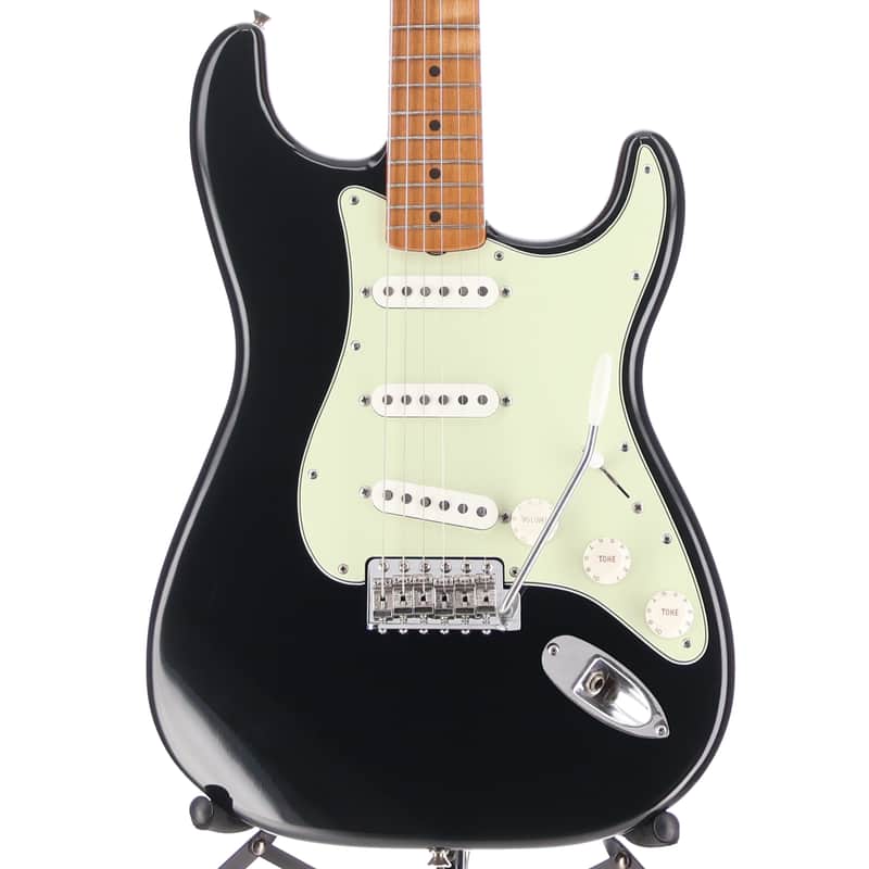 Fender Vintera® II Road Worn® '60s Stratocaster®, Maple Fingerboard, Black (RC3) (95260)