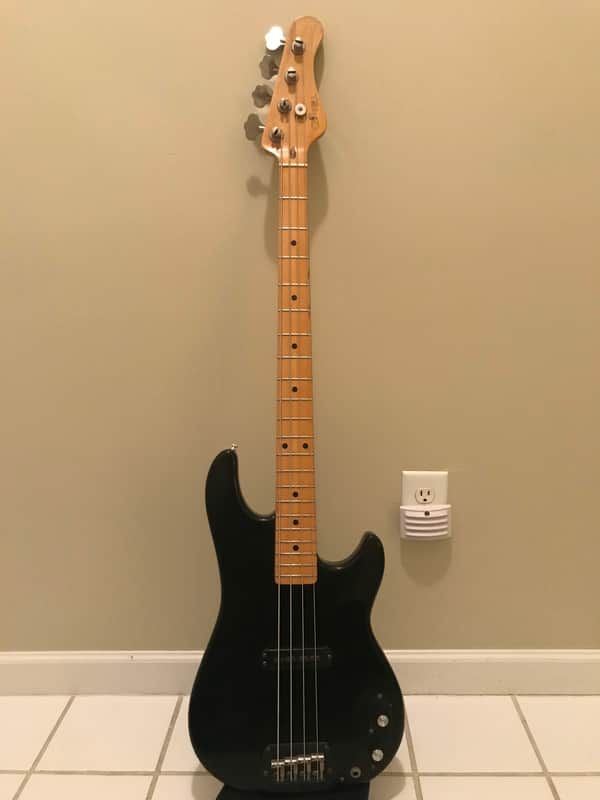 G&L SB-1 1981 Black image 1