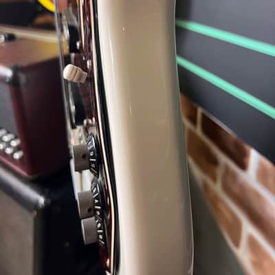 Burns Shadows Bass 'The Legend' White Electric Bass Guitar image 7