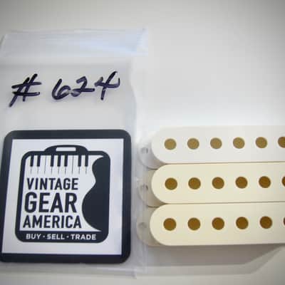Fender Stratocaster Pickup Covers (3) Authentic Vintage Part Circa 1981-1991 Creme Plastic image 7