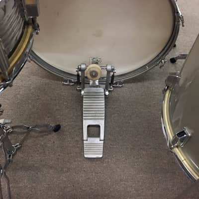 Incredible 5 piece CB700 Drum Kit w/ Stands, Bass Pedal, Tom Mount Remo Sound Master USA Heads image 10
