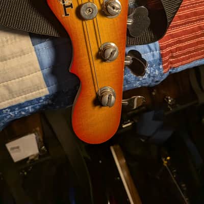 G&L USA CLF Research L-2000 4 String Bass & Case 2021 - Cherryburst image 5