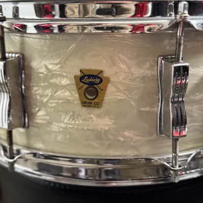 Ludwig Jazz Fest 14” x 5” Snare Drum  50’s - 60’s  - White Marine Pearl Trans Badge image 2