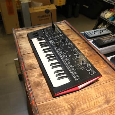 Roland JD-Xi 37-Key Analog/Digital Crossover Synthesizer 2015 - Present - Black image 4