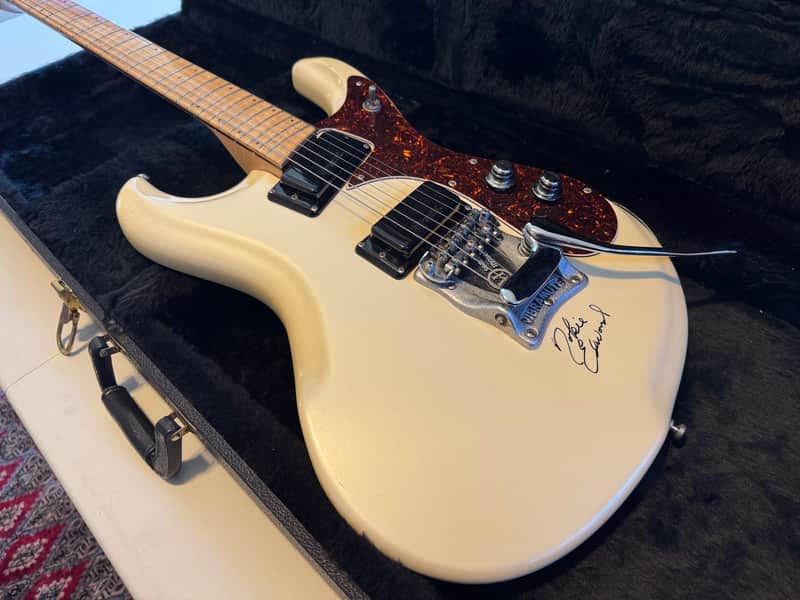 Mosrite The Nokie - Signed by Nokie Edwards & Semie Moseley - Case and box - Vintage image 1