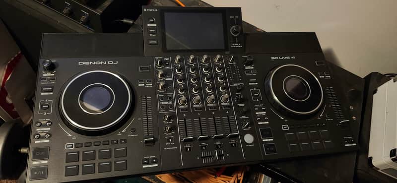 Denon SC LIVE 4 Standalone 4-Deck DJ System 2022 - Present - Black image 1