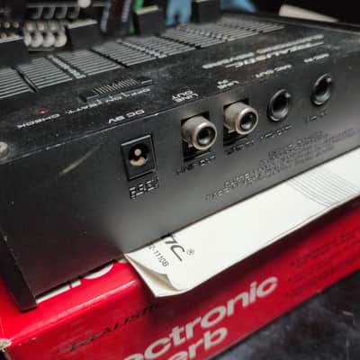 Realistic Radio Shack Desktop Analog Overdrive 32-1110 BBD Electronic Reverb - Black image 4