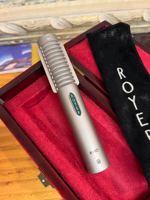 Royer R-121