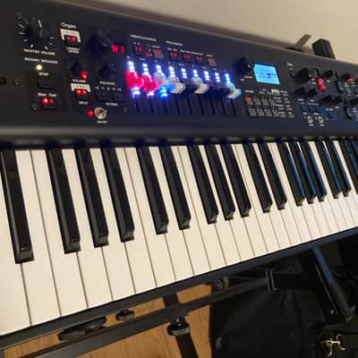 Yamaha YC61 61-Key Stage Keyboard image 3