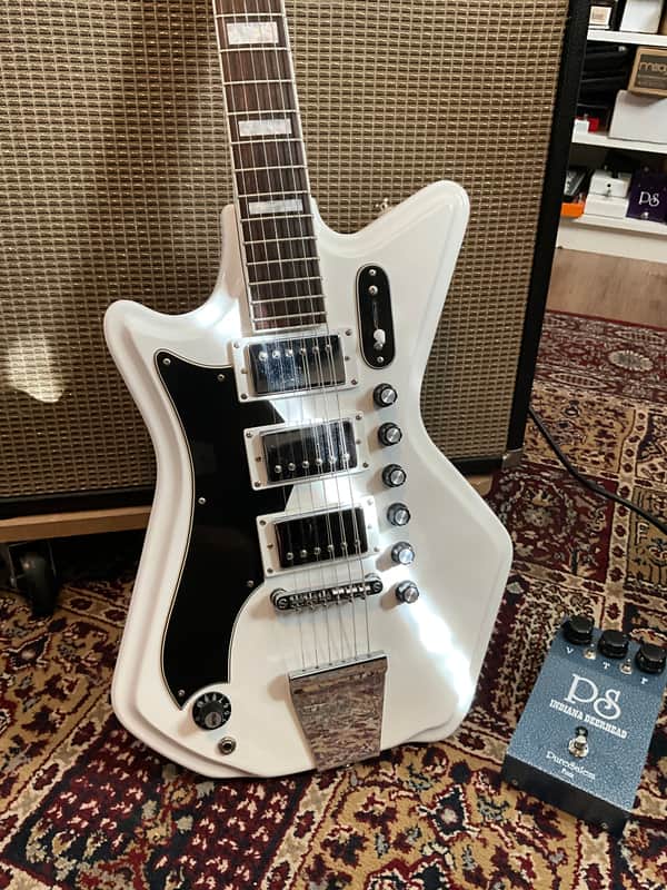 Eastwood- Airline ‘59 3 Pickup Left Handed Guitar Early 2010’s ‘59 3 Pickup Left Handed Chambered 2011/2012 - White