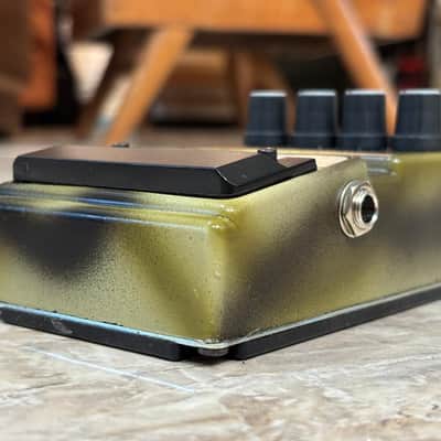 DOD Punkifier FX76 [NOS - New Old Stock, Complete with Box, Manual, Stickers etc] 1995 - 1997 Yellow & Black Matte Airbrush Finish image 18