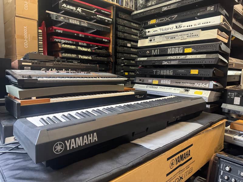 Yamaha P115 , 88 weighted key keyboard /piano P 115B Built-in Speakers //ARMENS// image 1
