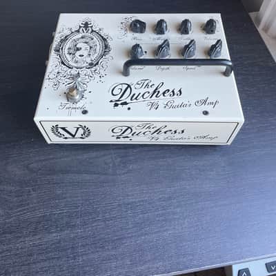 Victory Amps V4 The Duchess 180-Watt Hybrid Guitar Amp Pedal with 112 Neo Cabinet image 2